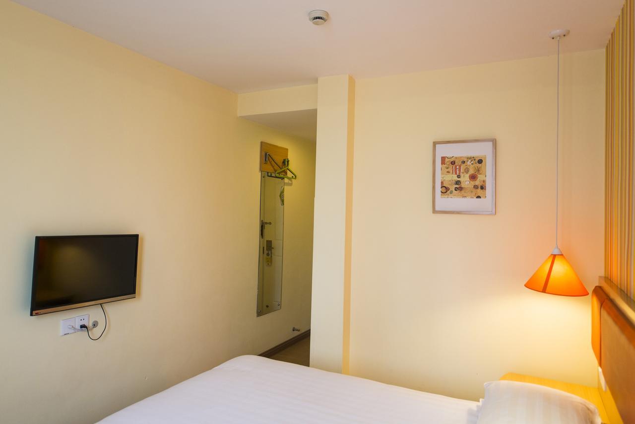 Home Inn Chengdu Kuanzhai Alley New City Square Экстерьер фото
